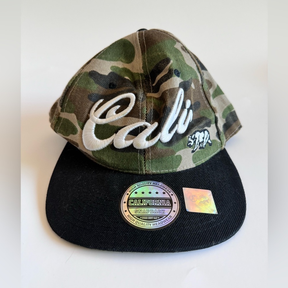 Cali Cap Hat Unisex Adult Snapback Camo 100% Acrylic Logo Multicolor Used
